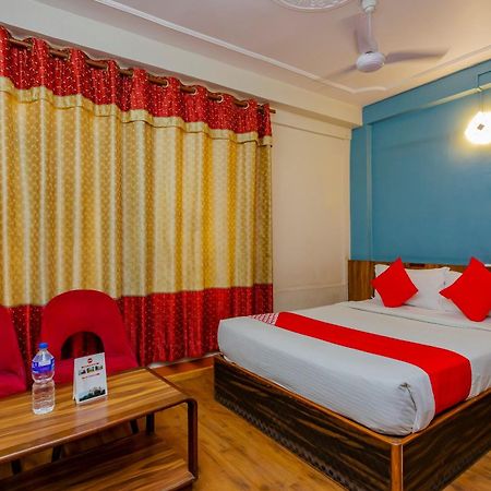 Oyo 795 Hotel Holiday Inn Kathmandu Exterior photo