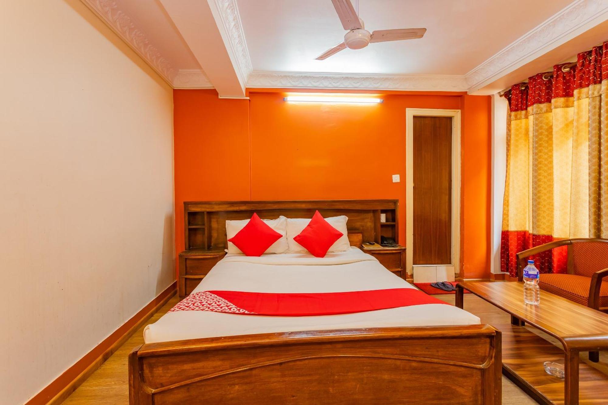 Oyo 795 Hotel Holiday Inn Kathmandu Exterior photo