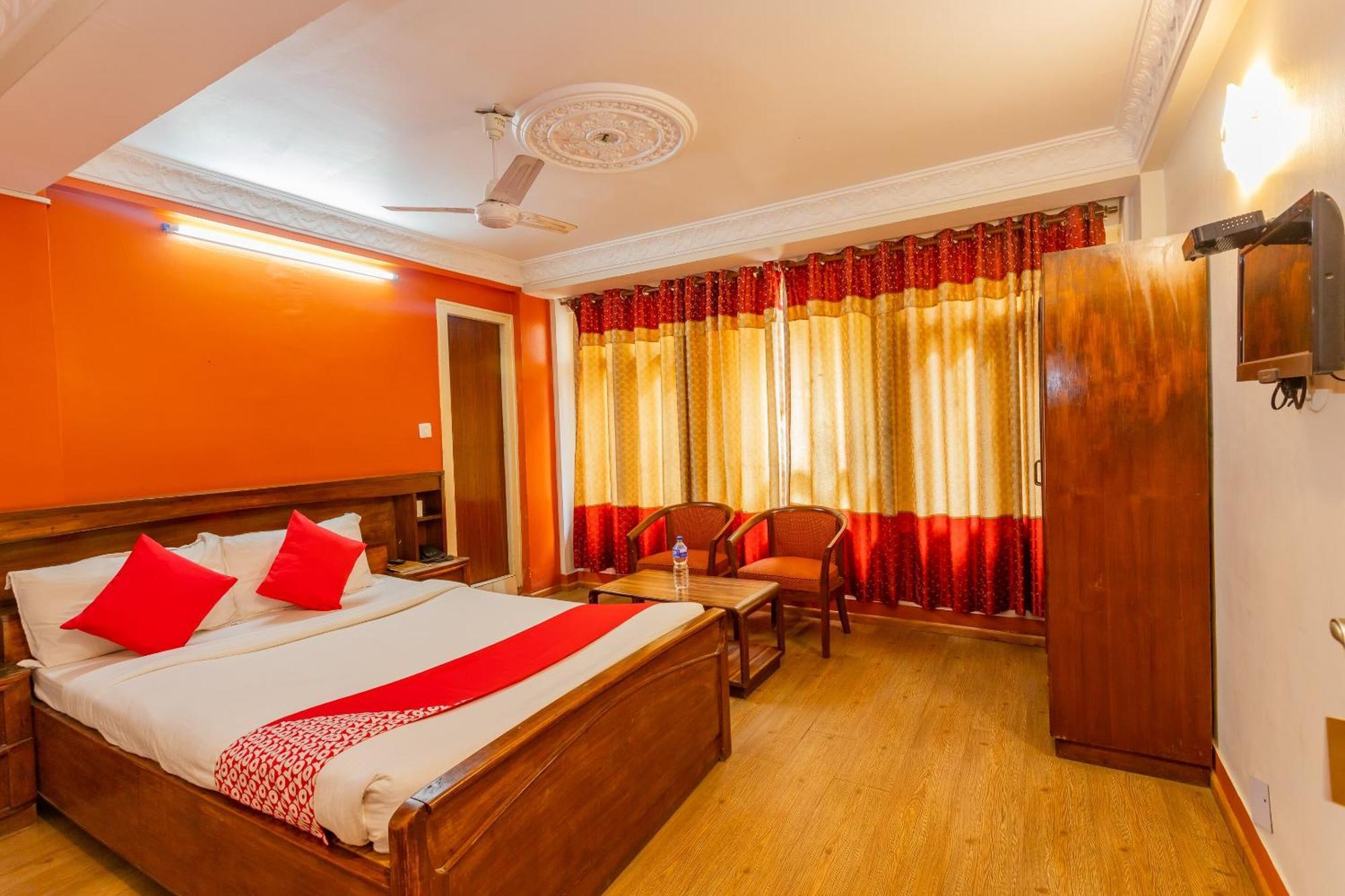 Oyo 795 Hotel Holiday Inn Kathmandu Exterior photo